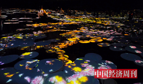 teamLab Borderless是世界第一座数字艺术博物馆，借助520台电脑和470 台爱普生投影机，展示出数字艺术作品（孙冰摄）