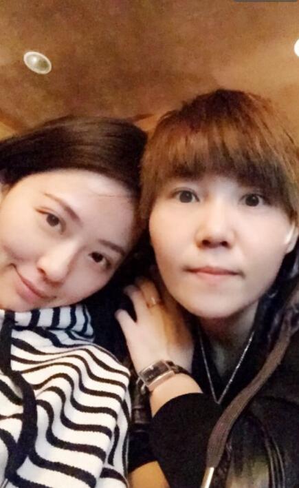 张靓颖自拍照
